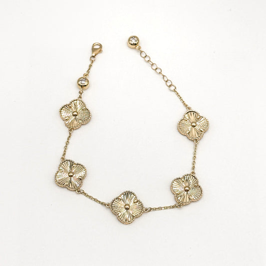 14K Yellow Gold Clover Bracelet 8 Inch 8 Grams 13.75mm Clover Station Style