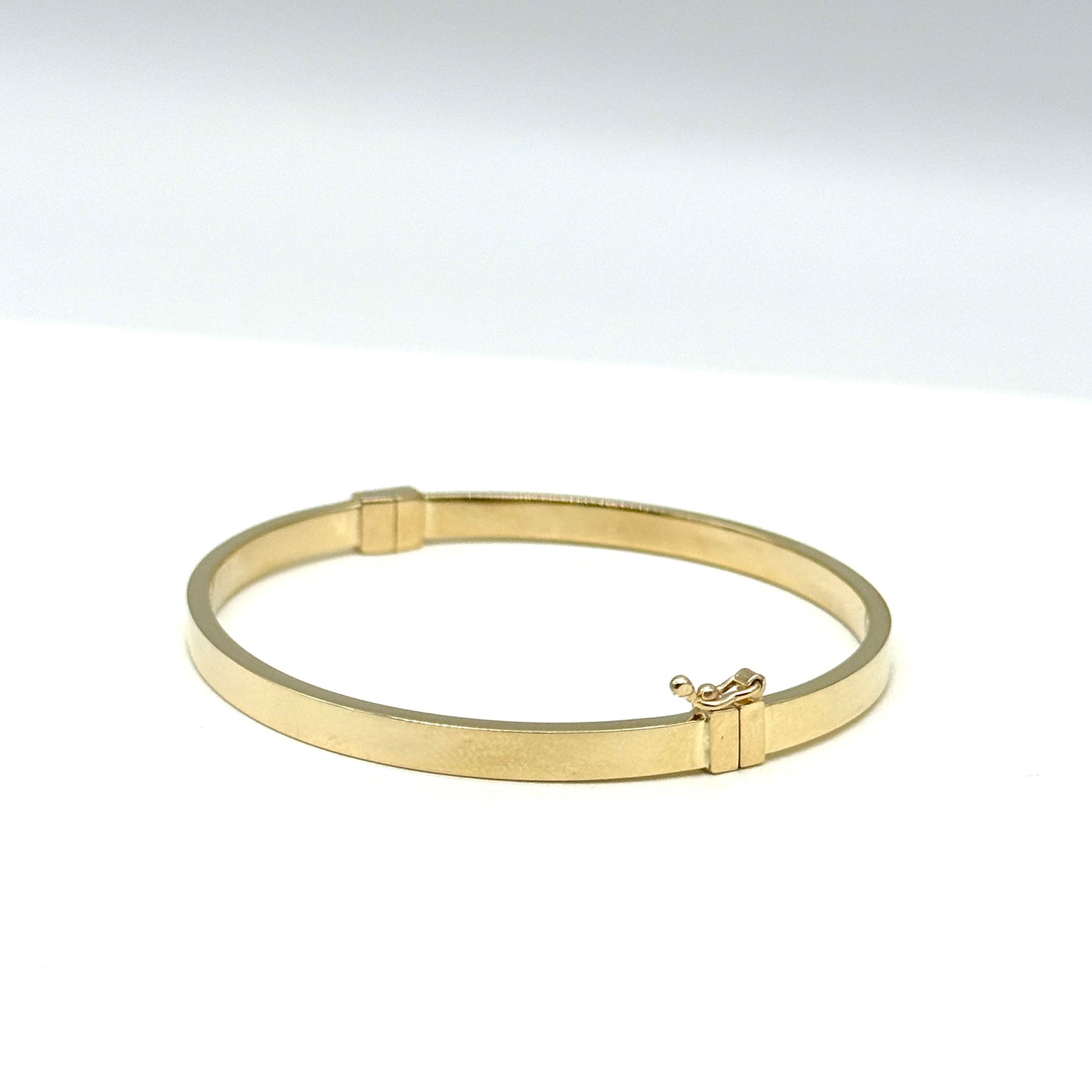 14K Yellow Gold Polished Bangle Bracelet 4mm 5 Inch 6.7g