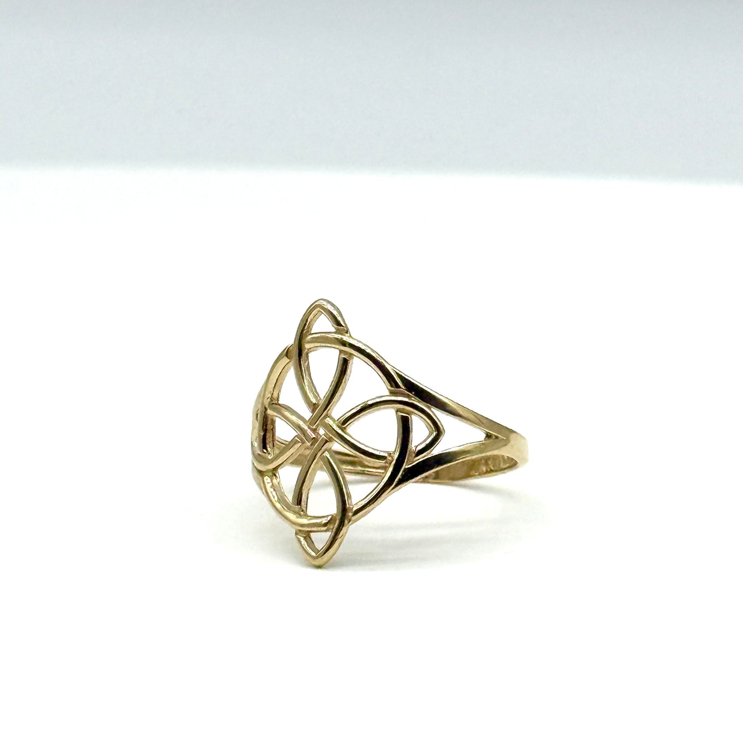 14K Yellow Gold Celtic Trinity Knot Ring Size 8 Openwork Knot Band 2.2 Grams
