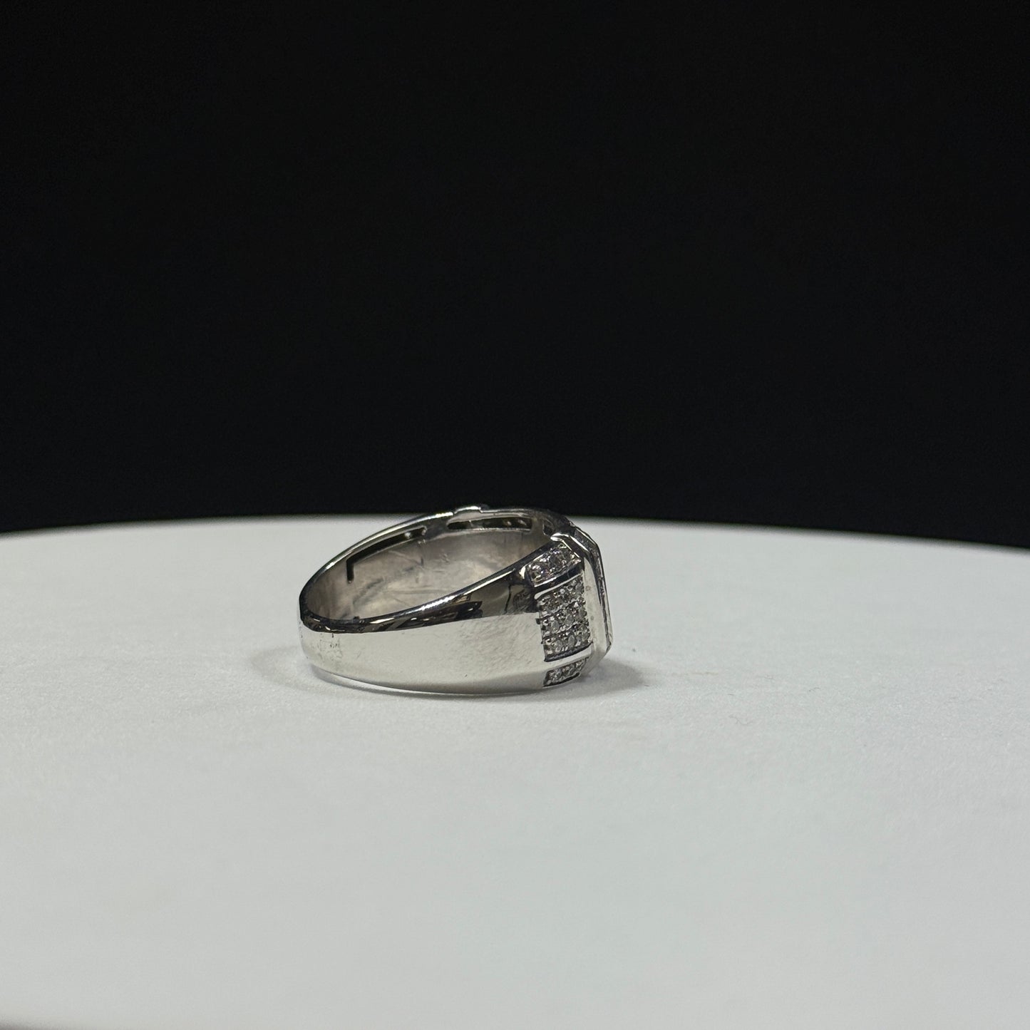 10K White Gold Diamond Gents Ring 9g Size 10 (2.25ctw)