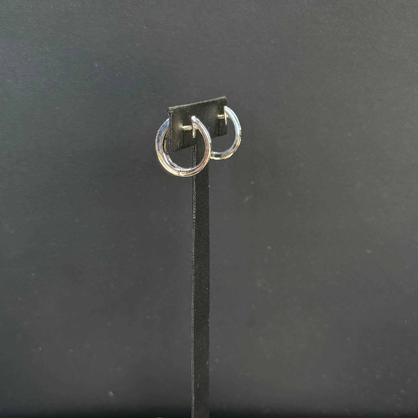 18K White Gold .96ctw Diamond Hinge Hoop Earrings