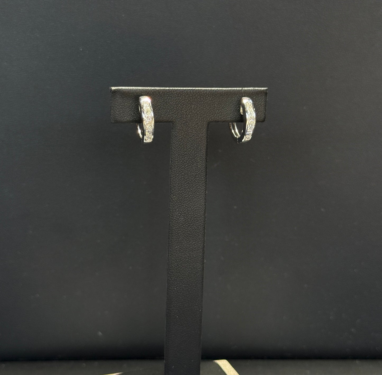 18K White Gold .96ctw Diamond Hinge Hoop Earrings