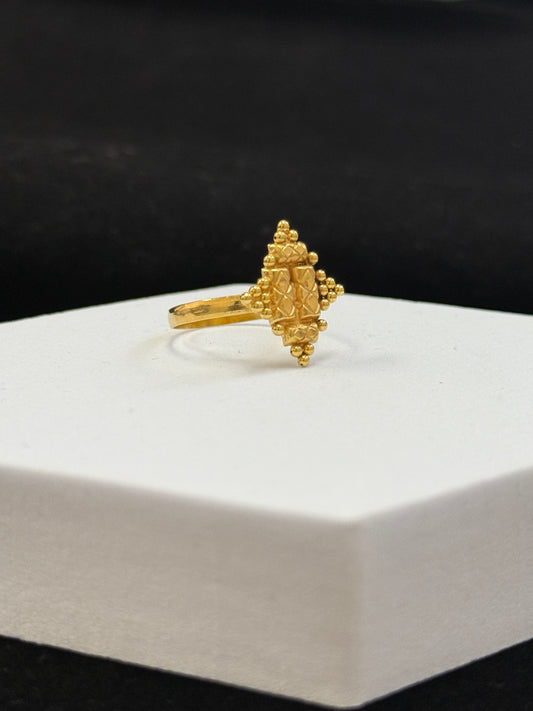 21K Yellow Gold Diamond Cut Bead Star Women’s Ring