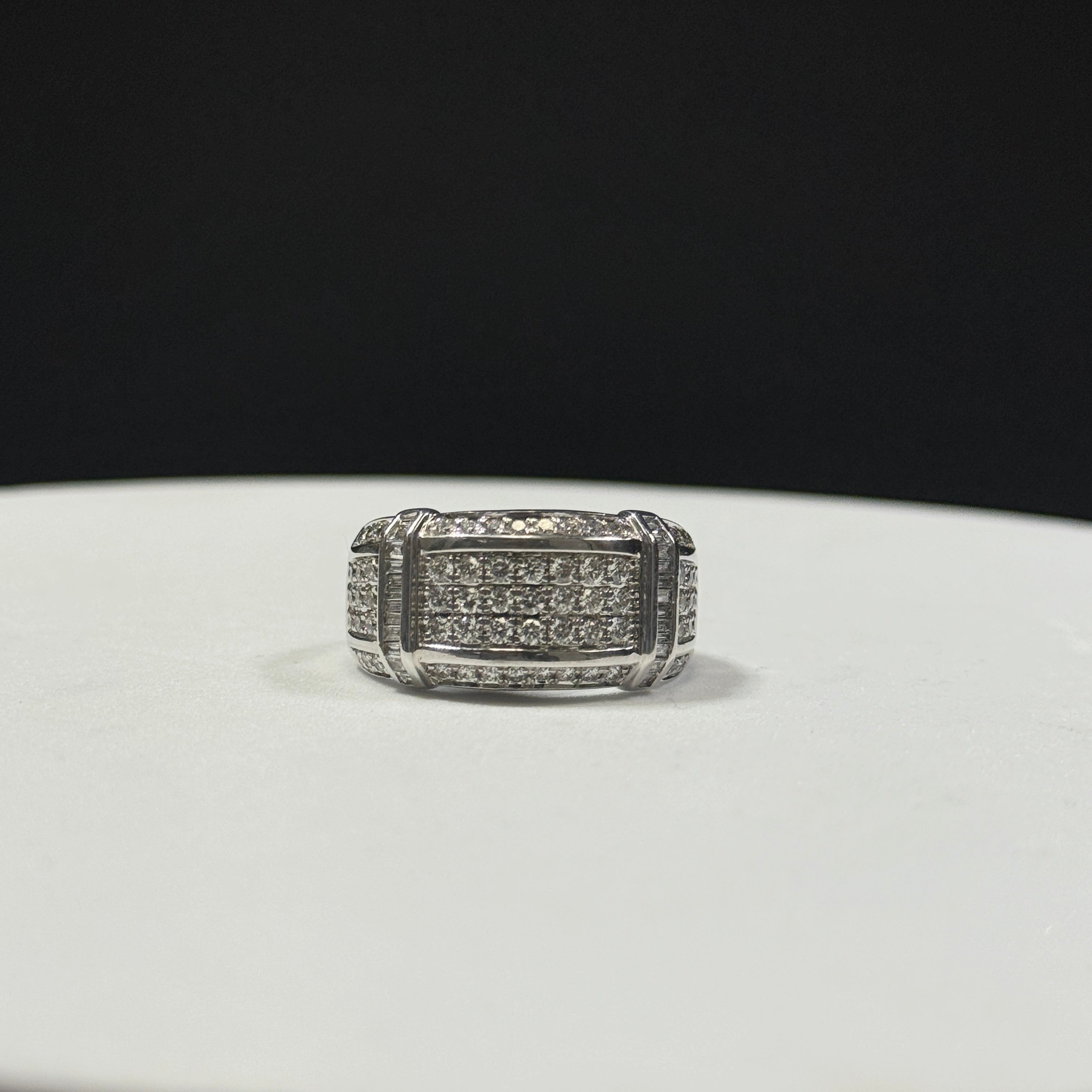 10K White Gold Diamond Gents Ring 9g Size 10 (2.25ctw)