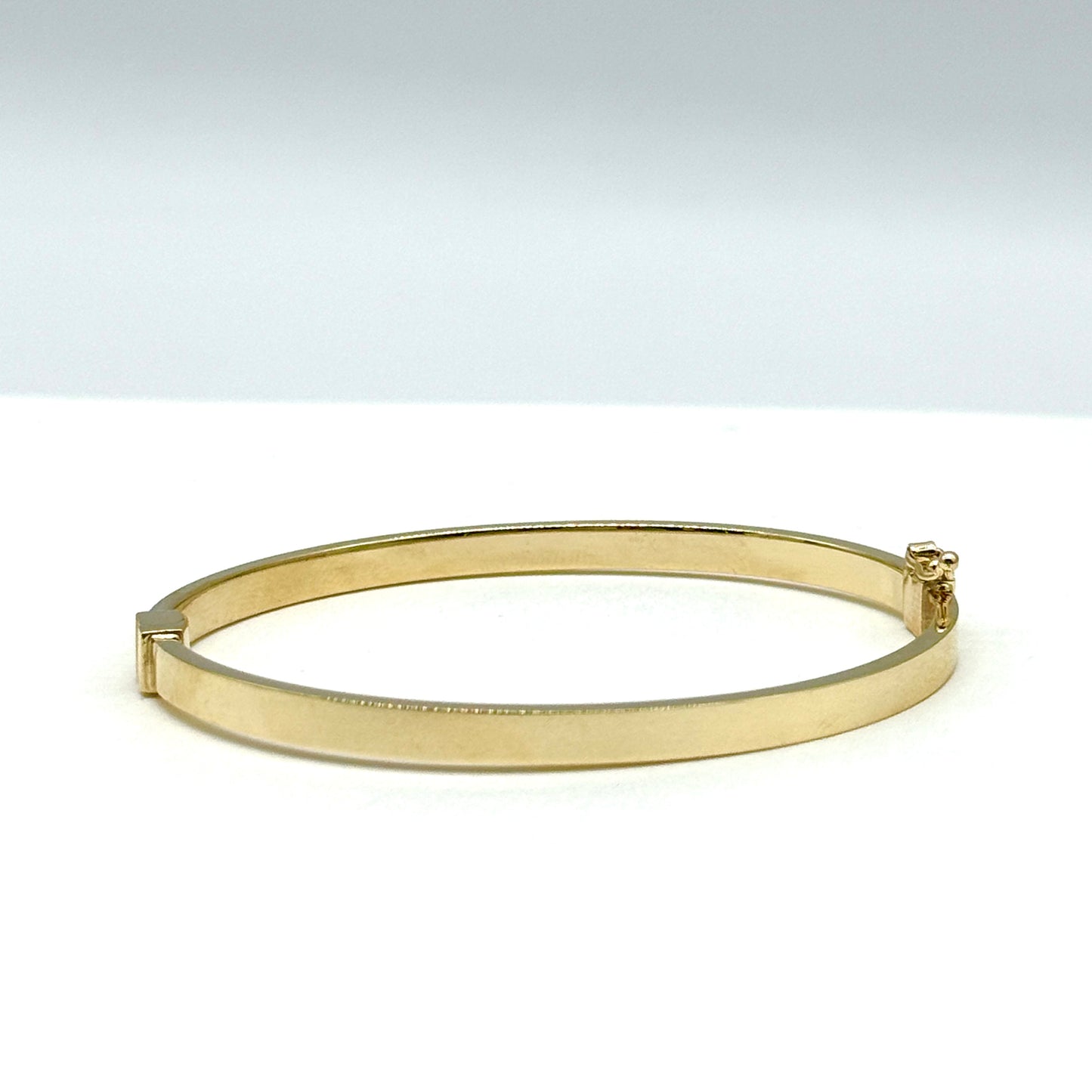 14K Yellow Gold Polished Bangle Bracelet 4mm 5 Inch 6.7g