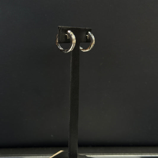 18K White Gold .96ctw Diamond Hinge Hoop Earrings